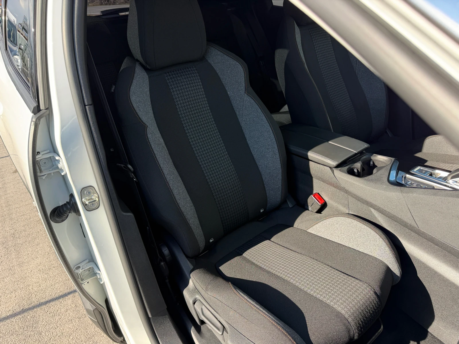 Peugeot 3008 1.5 BlueHDI 130 S&S EAT8, снимка 9 - Автомобили и джипове - 54137414