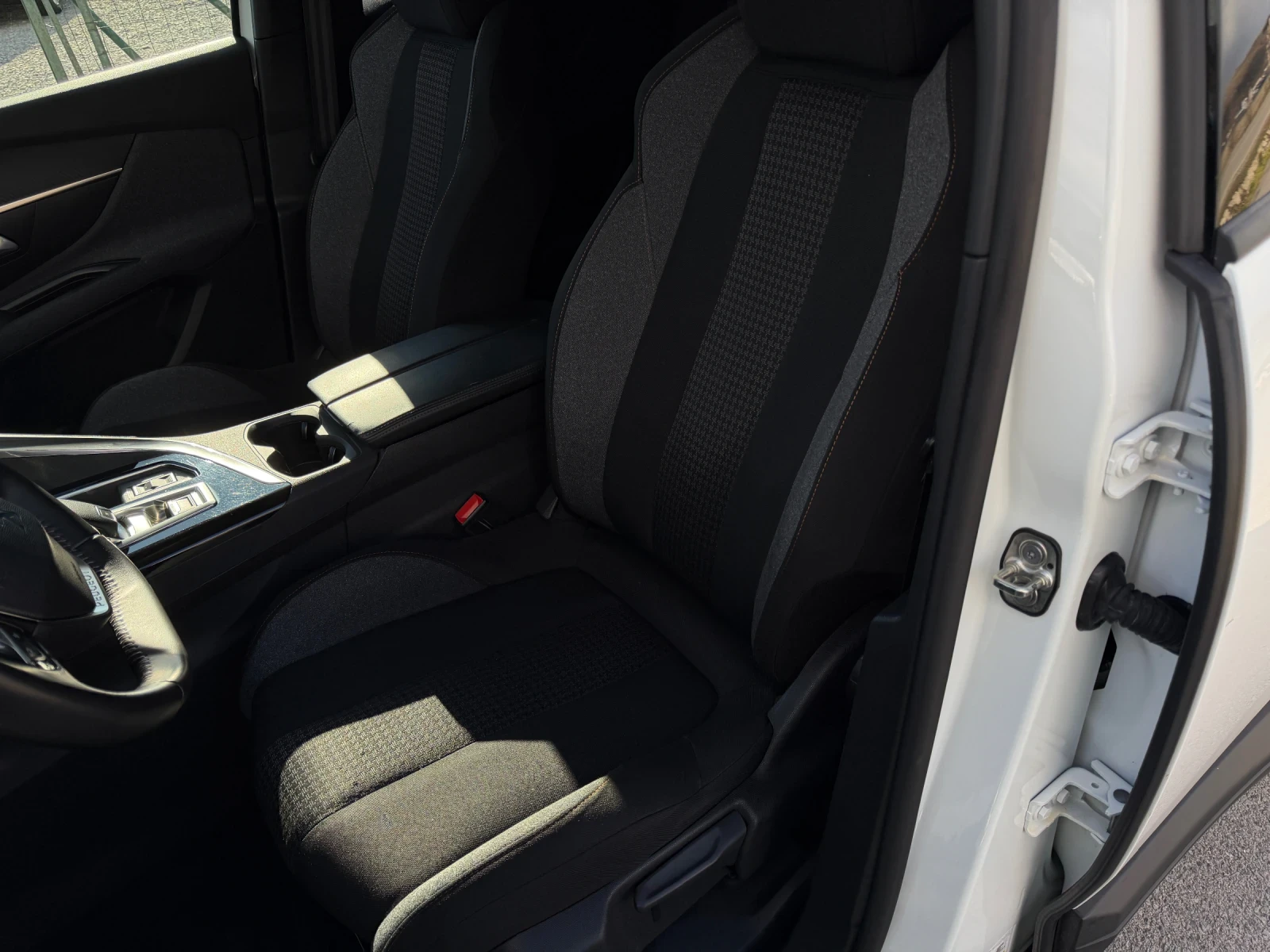 Peugeot 3008 1.5 BlueHDI 130 S&S EAT8, снимка 10 - Автомобили и джипове - 54137414