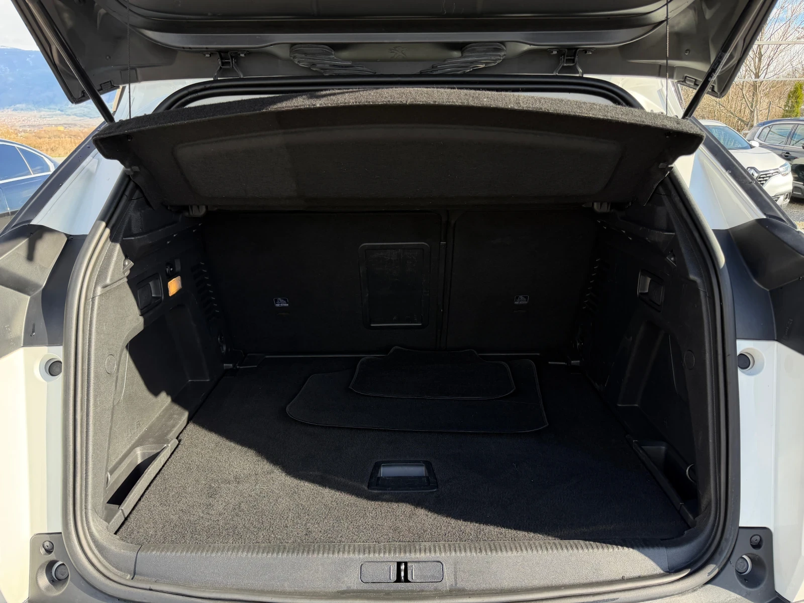 Peugeot 3008 1.5 BlueHDI 130 S&S EAT8, снимка 6 - Автомобили и джипове - 54137414