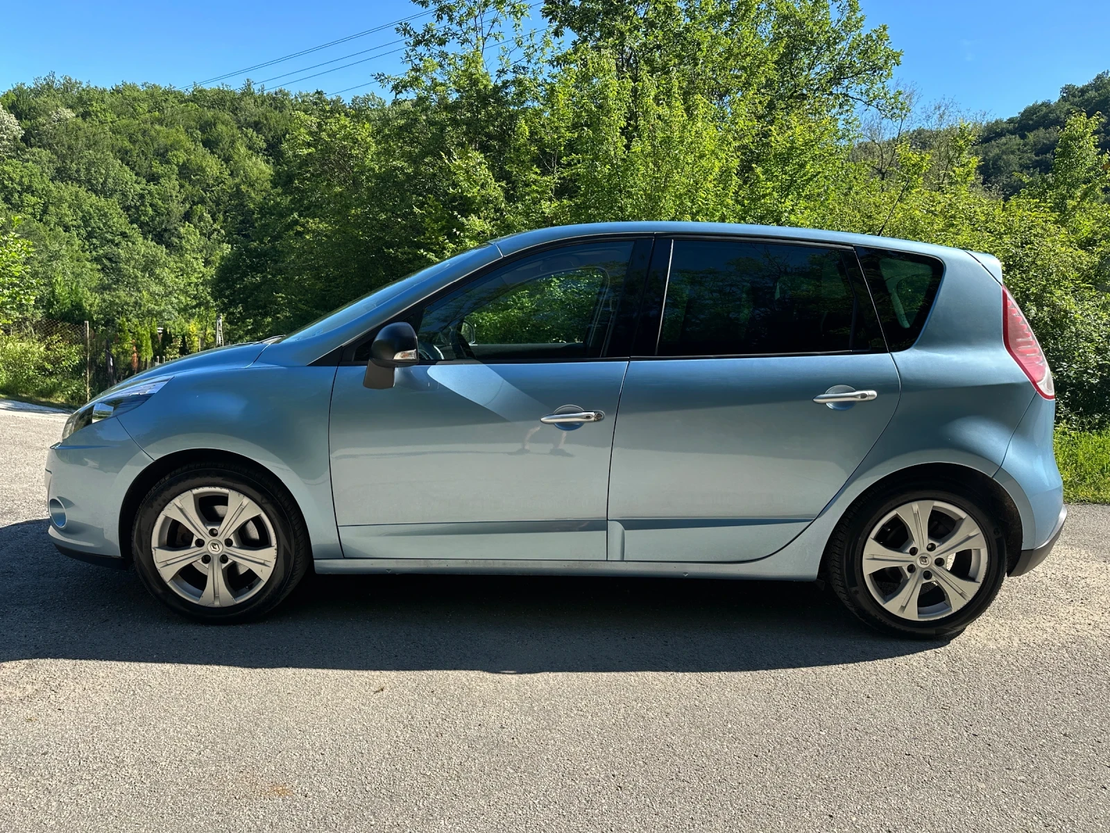 Renault Scenic 1.4TCE, снимка 4 - Автомобили и джипове - 54486001