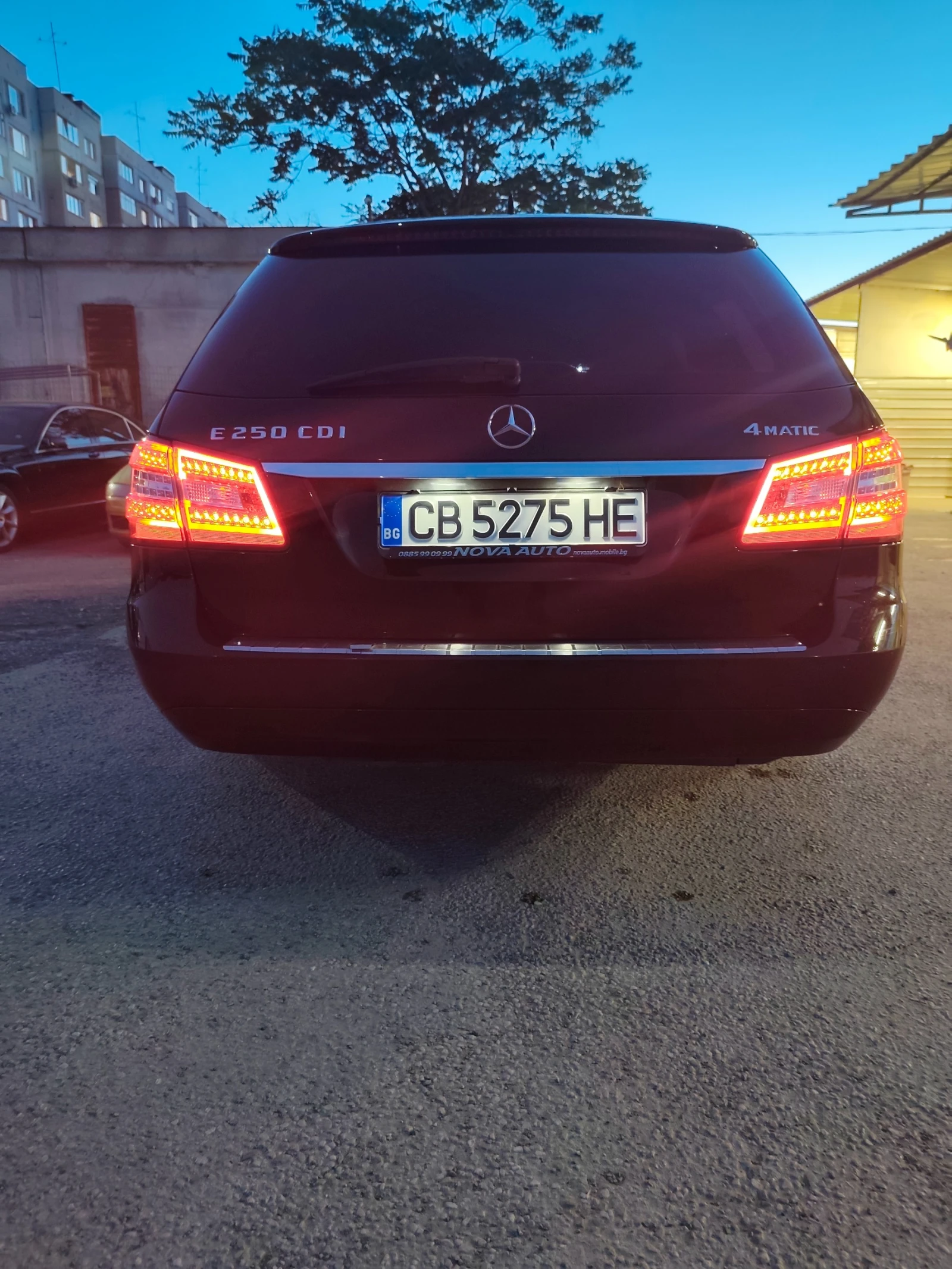 Mercedes-Benz E 250 4matic , снимка 4 - Автомобили и джипове - 54731251