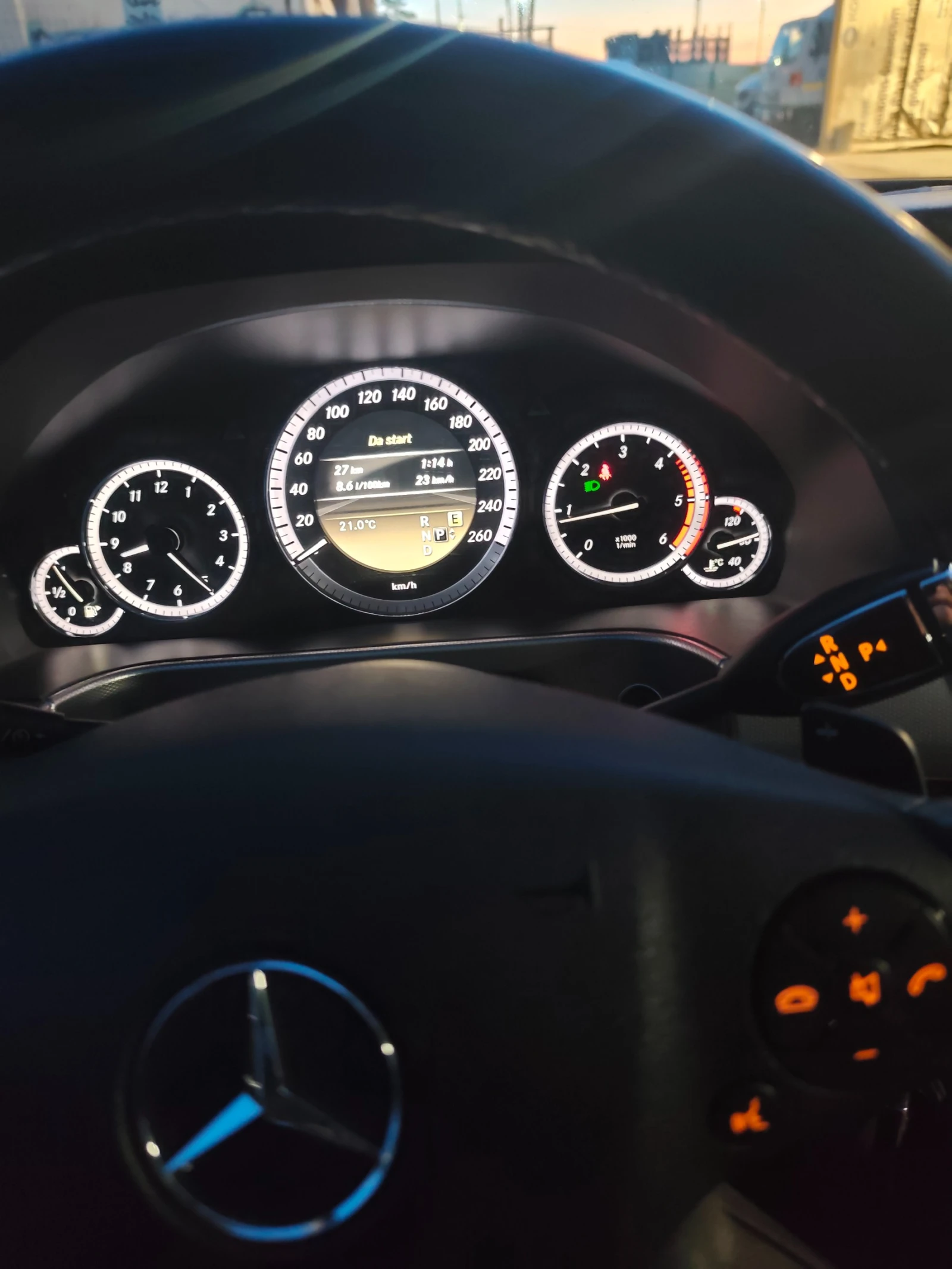 Mercedes-Benz E 250 4matic , снимка 2 - Автомобили и джипове - 54731251