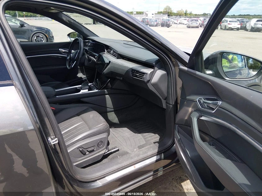 Audi E-Tron Sportback Premium Plus S Line Quattro, снимка 5 - Автомобили и джипове - 55140046