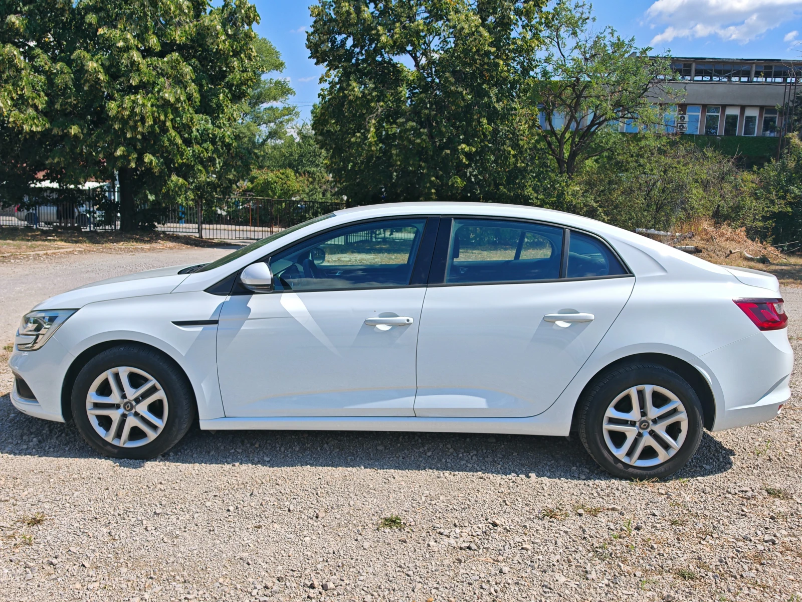 Renault Megane 1.33 Tce , снимка 5 - Автомобили и джипове - 55935652