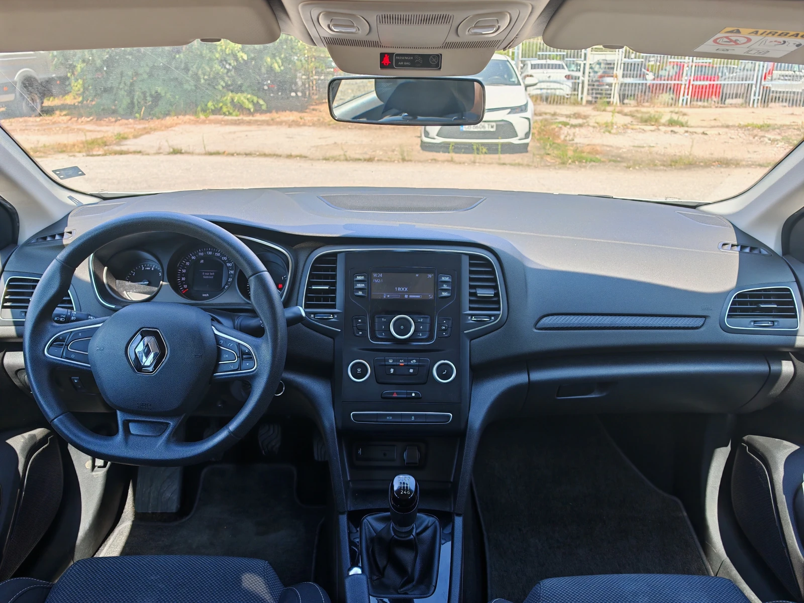 Renault Megane 1.33 Tce , снимка 10 - Автомобили и джипове - 55935652