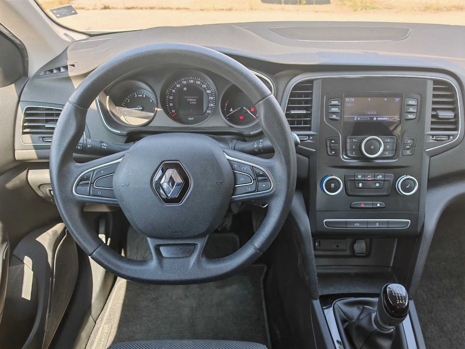 Renault Megane 1.33 Tce , снимка 11 - Автомобили и джипове - 55935652