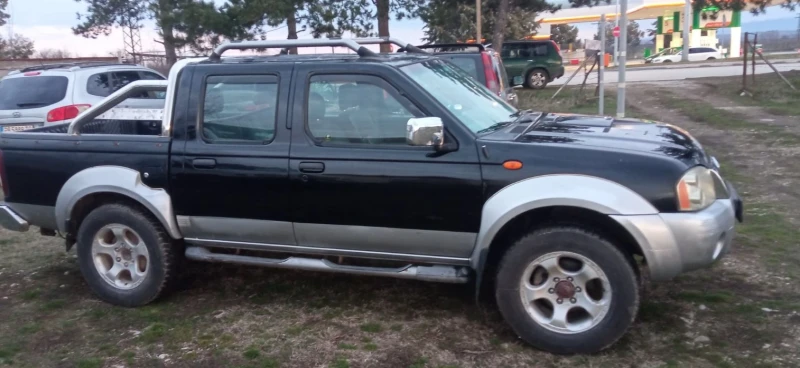 Nissan Navara 2.5 TDI , снимка 2 - Автомобили и джипове - 49031823