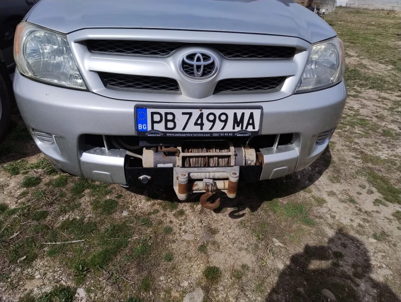 Toyota Hilux 2.5 D4D, снимка 6 - Автомобили и джипове - 52397527
