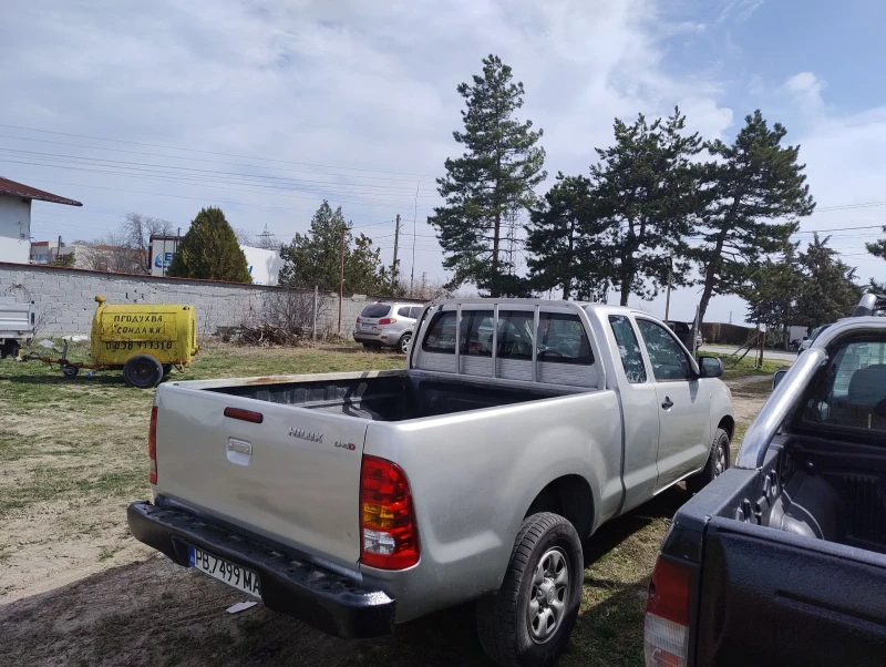 Toyota Hilux 2.5 D4D, снимка 10 - Автомобили и джипове - 52397527
