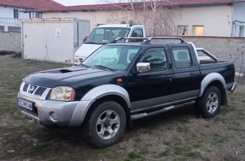 Nissan Navara 2.5 TDI , снимка 3 - Автомобили и джипове - 49031823