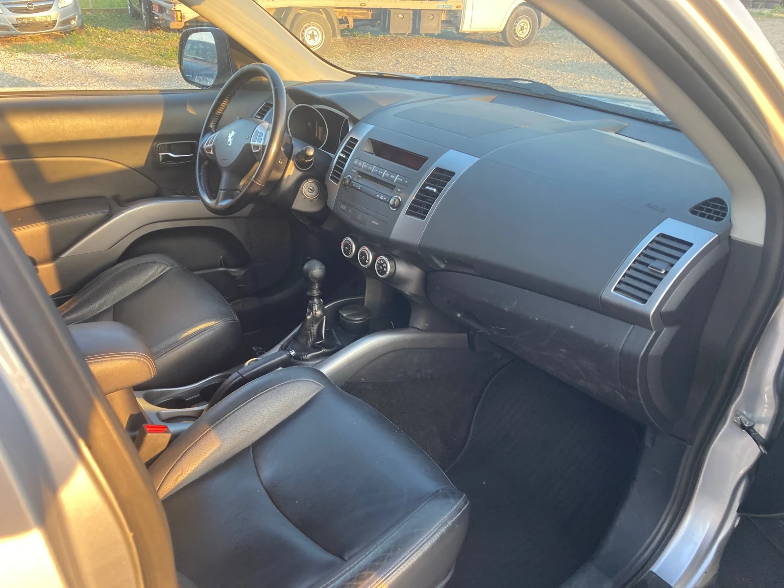 Peugeot 4007 2.2 HDI - изображение 8