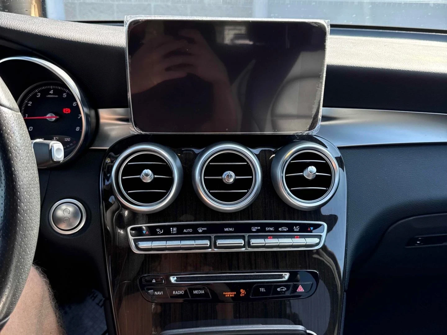 Mercedes-Benz GLC 300 AMG-pkg* 4M* Пано* Подгрев - изображение 8