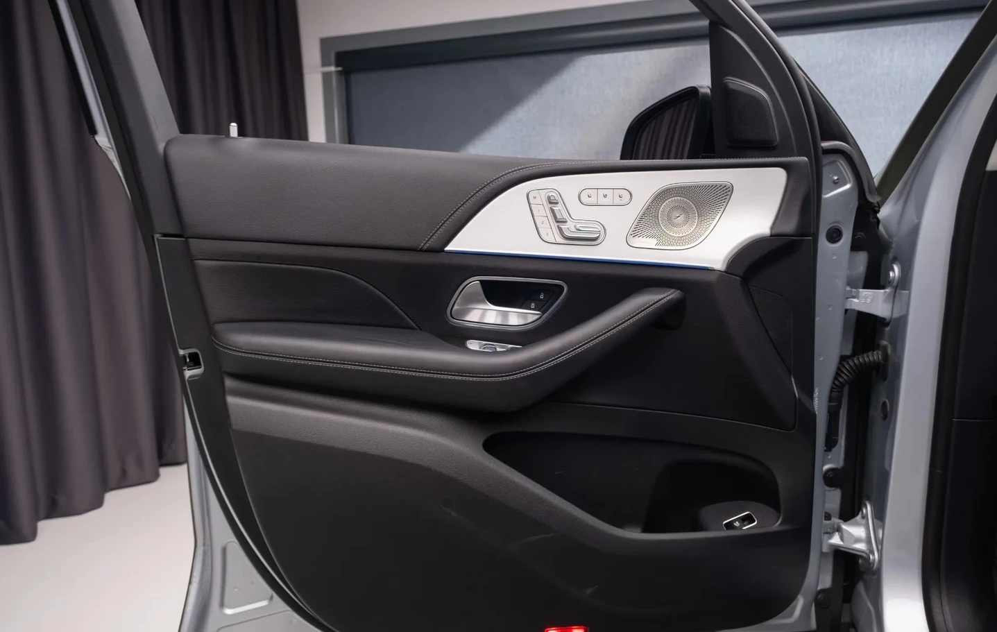 Mercedes-Benz GLE 53 4MATIC AMG 4MATIC+ DISTRONIC, снимка 4 - Автомобили и джипове - 53822904