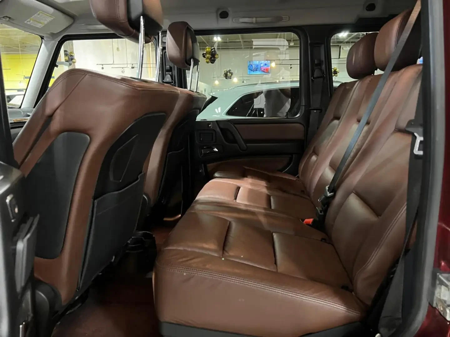 Mercedes-Benz G 500 5.5* V8* ДИСТРОНИК* HARMON* KARDON* МАСАЖ* КАМЕРА*, снимка 16 - Автомобили и джипове - 54945350