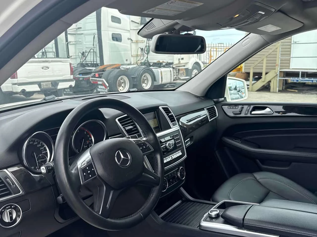 Mercedes-Benz ML 350 BlueTEC/ПОДГРЕВИ/ПАНОРАМА/АВТОФИНАНСИРАНЕ, снимка 7 - Автомобили и джипове - 54948378