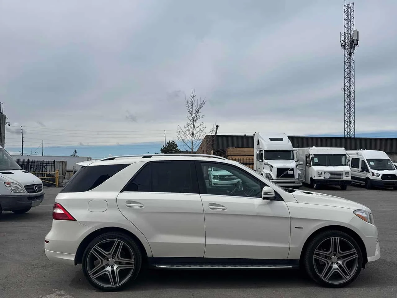 Mercedes-Benz ML 350 BlueTEC/ПОДГРЕВИ/ПАНОРАМА/АВТОФИНАНСИРАНЕ, снимка 4 - Автомобили и джипове - 54948378