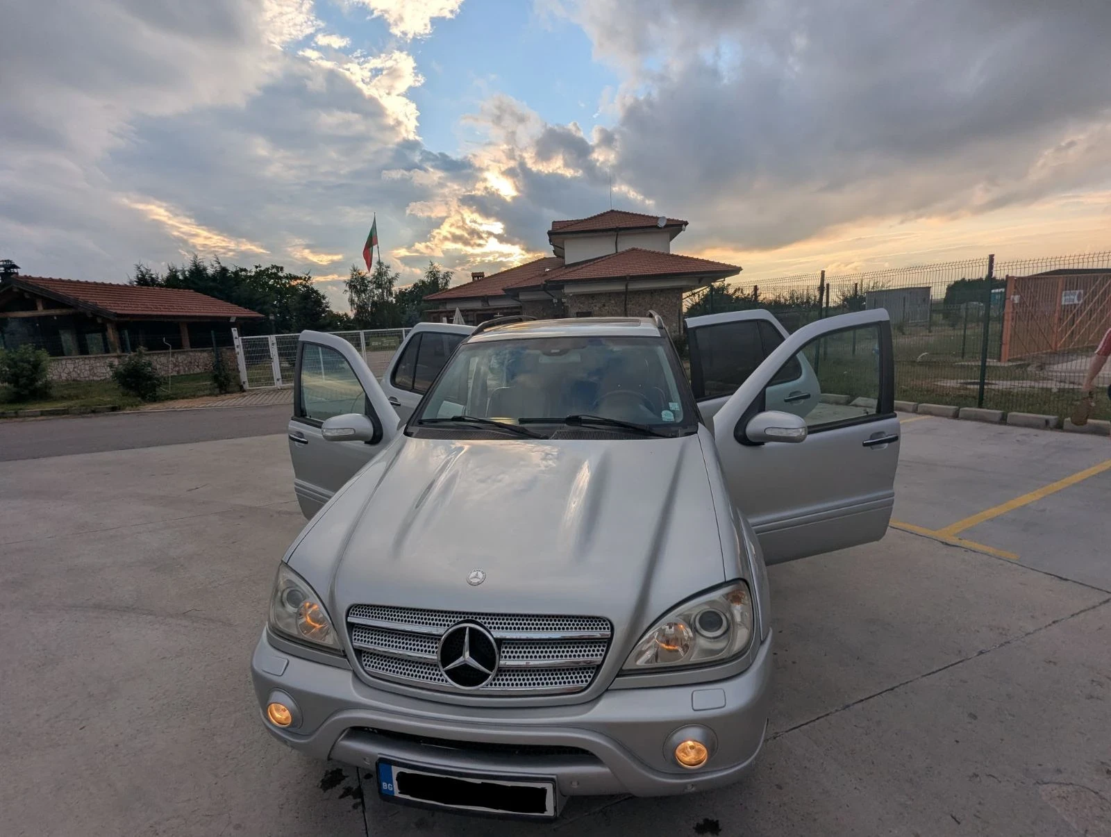 Mercedes-Benz ML 55 AMG AMG, снимка 15 - Автомобили и джипове - 55328959