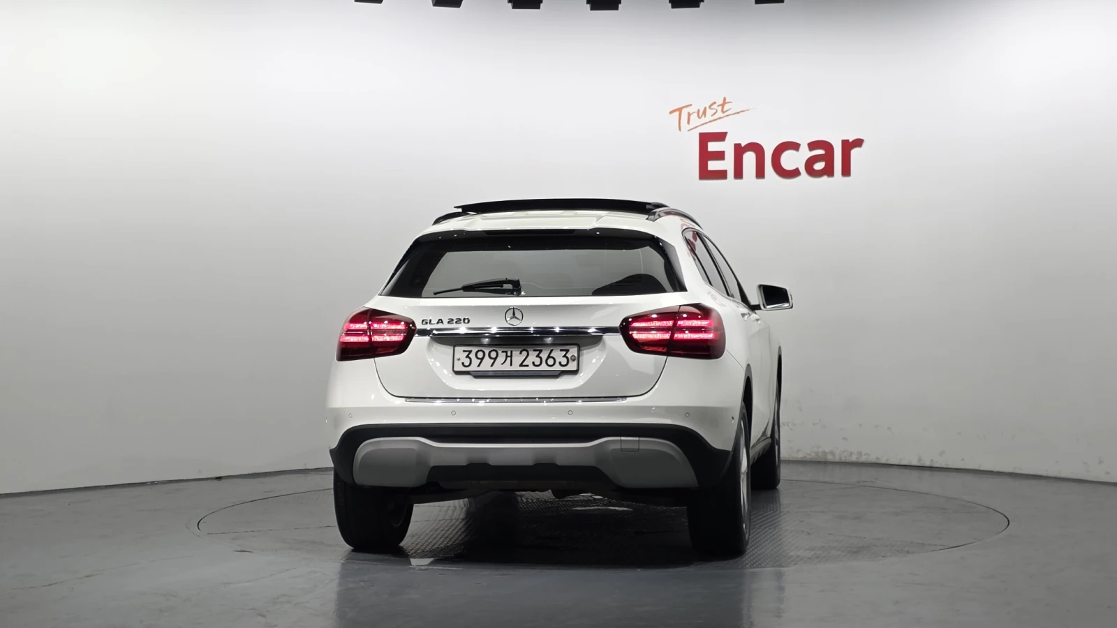 Mercedes-Benz GLA 220 ЛЮК* КРАЙНА ЦЕНА, снимка 4 - Автомобили и джипове - 55367111