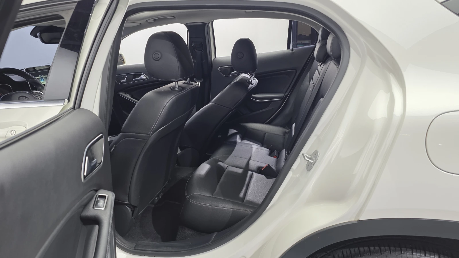 Mercedes-Benz GLA 220 ЛЮК* КРАЙНА ЦЕНА, снимка 11 - Автомобили и джипове - 55367111