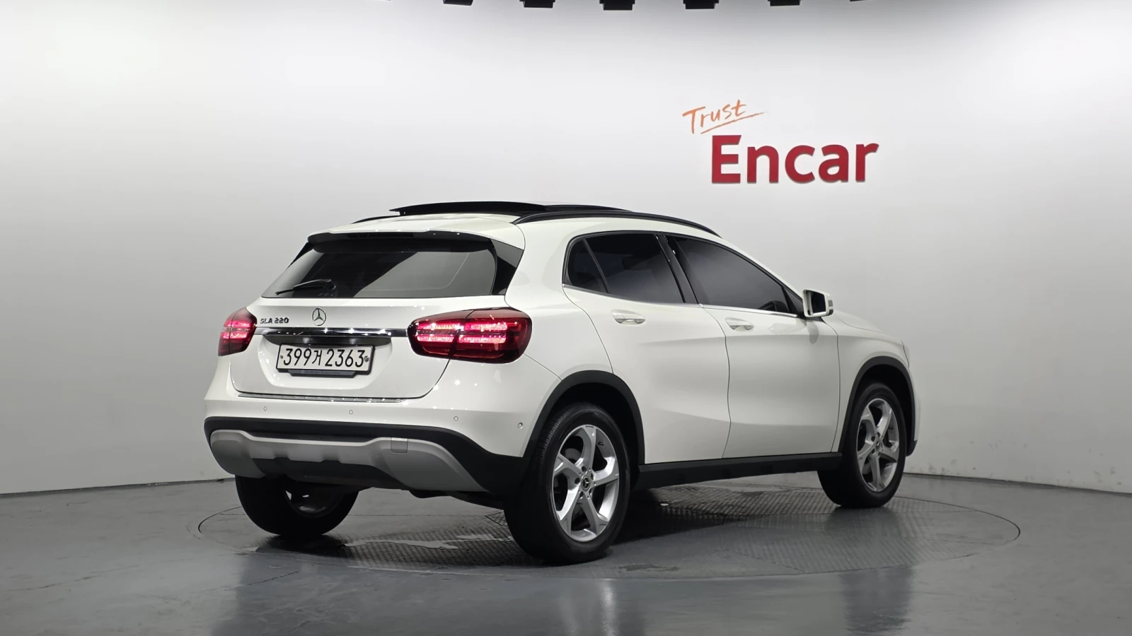 Mercedes-Benz GLA 220 ЛЮК* КРАЙНА ЦЕНА, снимка 2 - Автомобили и джипове - 55367111