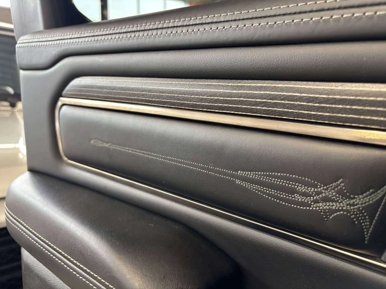 Dodge RAM 1500 * Limited| V8HEMI| 4X4| NAV| HARMANKARDON| LEATHER | Mobile.bg � ����������� 7