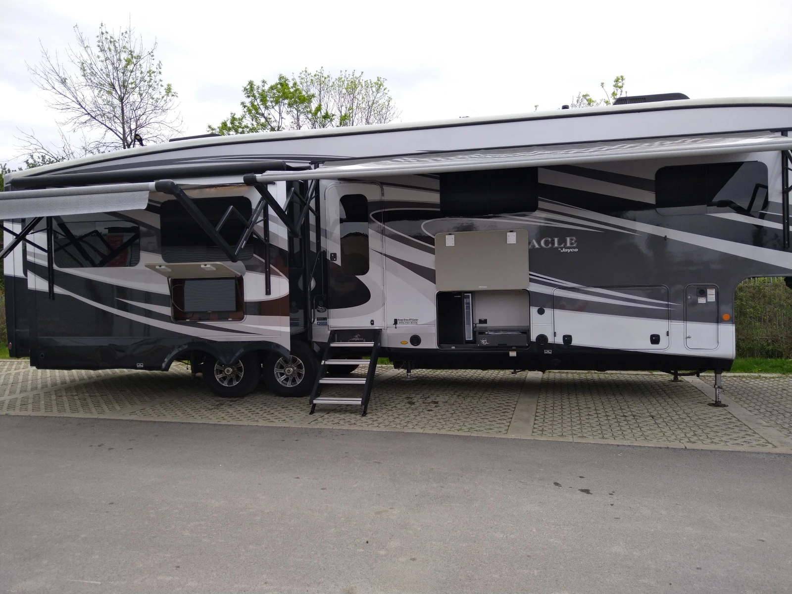 Каравана Други Jayco Pinnacle 37MDQS - изображение 3