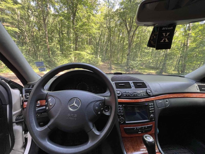 Mercedes-Benz E 200, снимка 8 - Автомобили и джипове - 46057920
