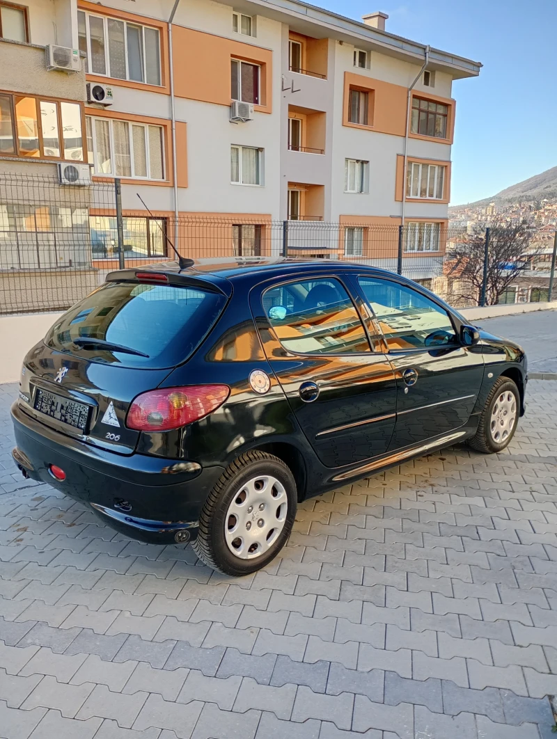 Peugeot 206 1.4 75кс Facelift Клима Уникат, снимка 4 - Автомобили и джипове - 48407241