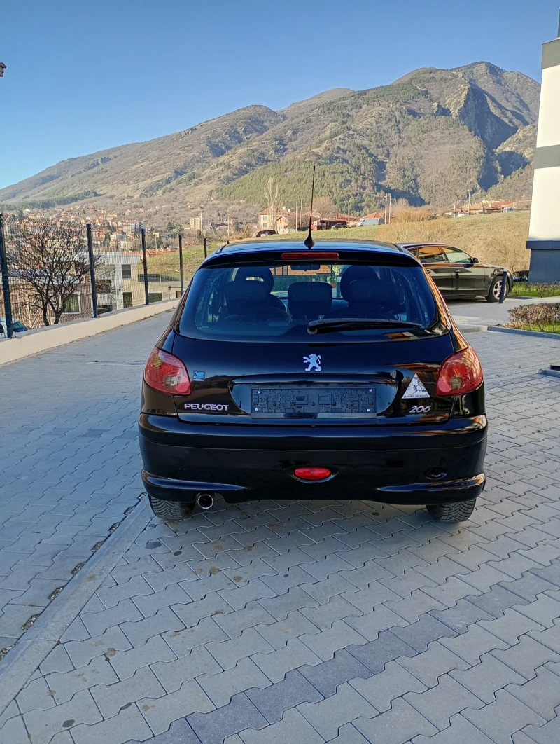 Peugeot 206 1.4 75кс Facelift Клима Уникат, снимка 5 - Автомобили и джипове - 48407241