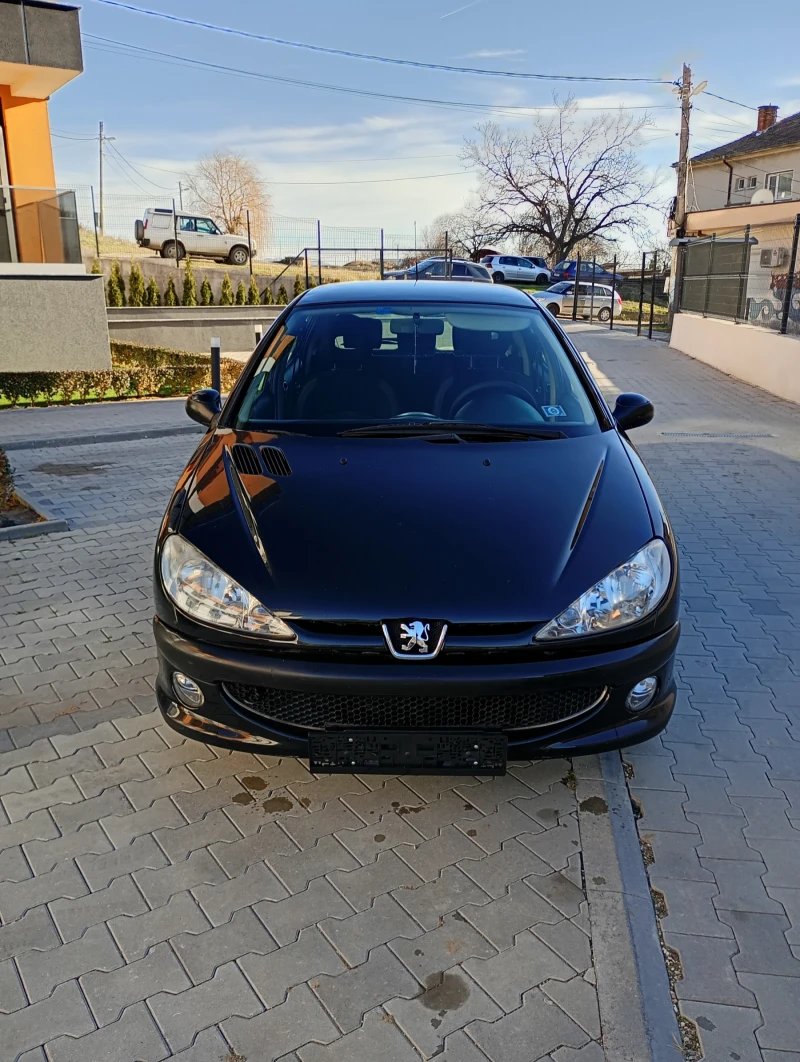 Peugeot 206 1.4 75кс Facelift Клима Уникат, снимка 2 - Автомобили и джипове - 48407241