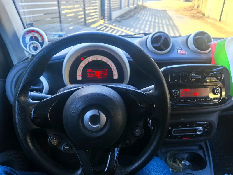 Smart Fortwo For Two EQ, снимка 3 - Автомобили и джипове - 52954049
