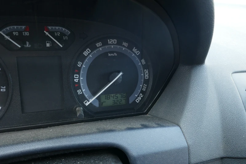 Skoda Fabia, снимка 6 - Автомобили и джипове - 53218739