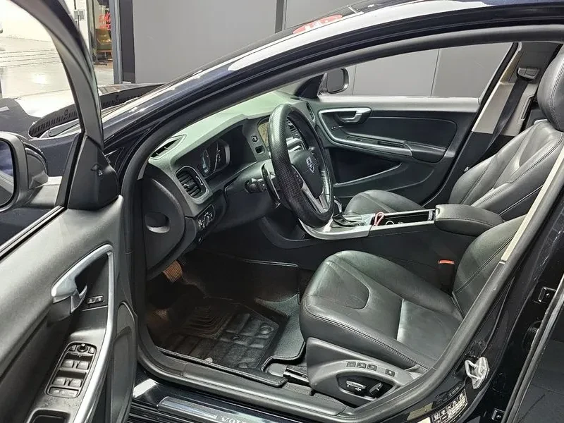 Volvo S60 D2 2Nd Generation, снимка 10 - Автомобили и джипове - 56160963