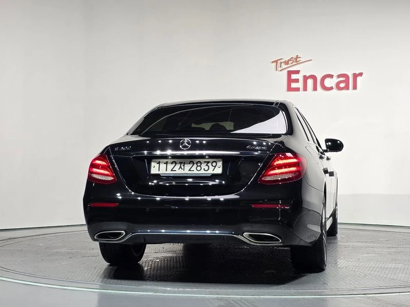 Mercedes-Benz E 300 E300 4MATIC AMG Line| 245к.с., снимка 4 - Автомобили и джипове - 56192608