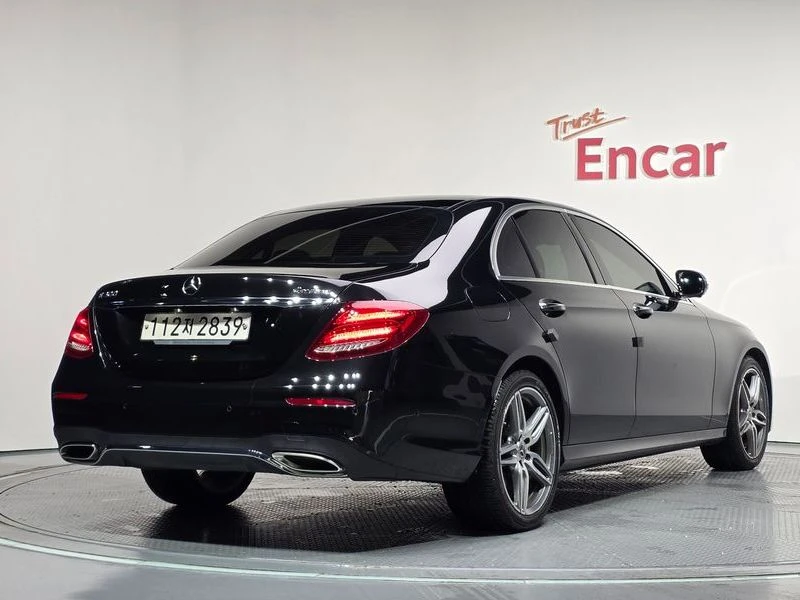Mercedes-Benz E 300 E300 4MATIC AMG Line| 245к.с., снимка 2 - Автомобили и джипове - 56192608