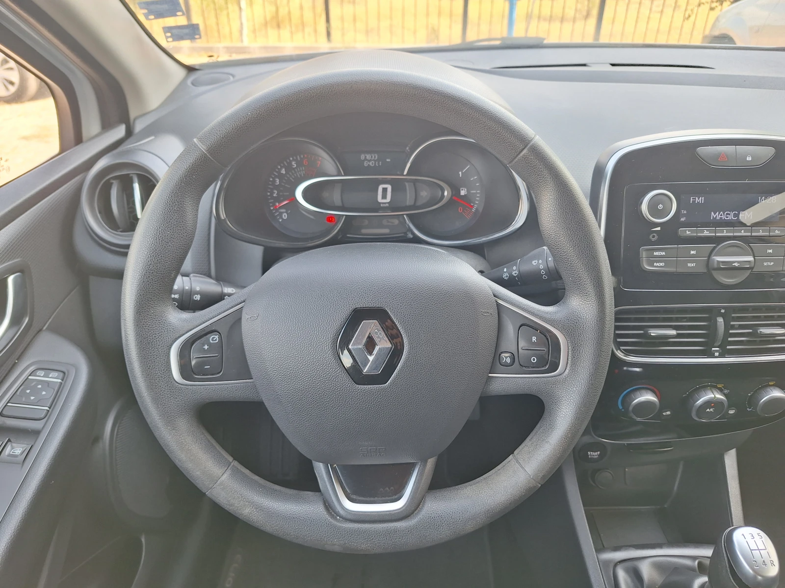 Renault Clio TCe 75к.с. N1 - изображение 9