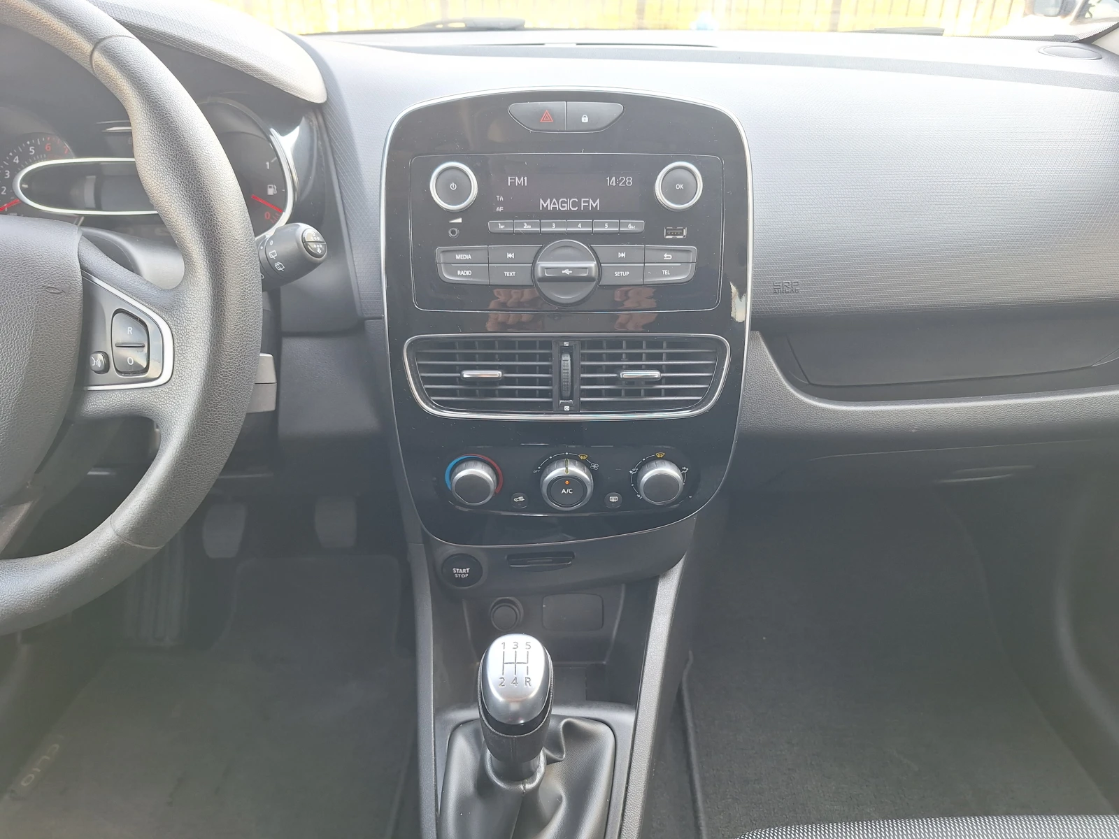 Renault Clio TCe 75к.с. N1 - изображение 10