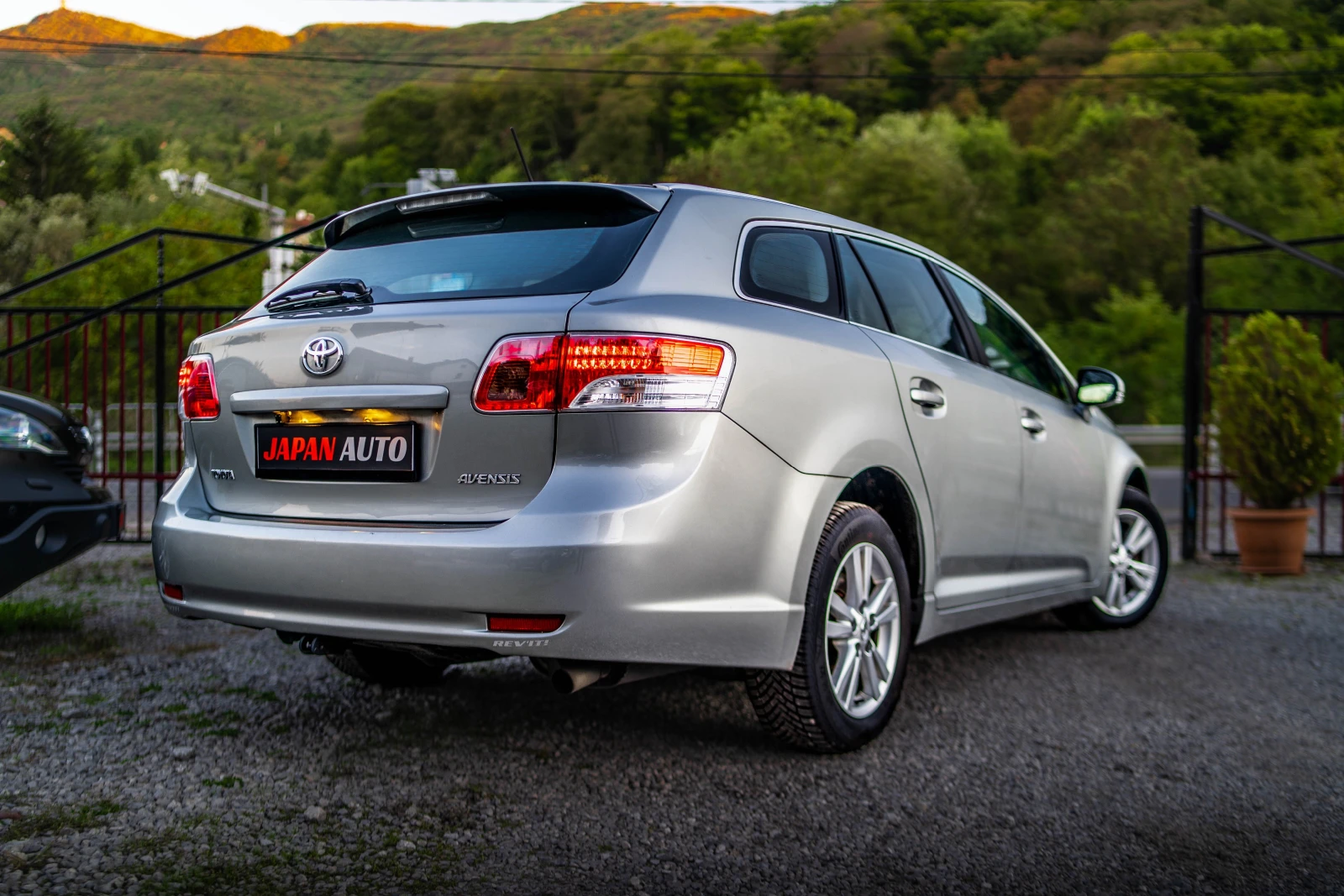 Toyota Avensis 1.8i 147HP | AUTOMAT | NAVI | CAMERA - изображение 4