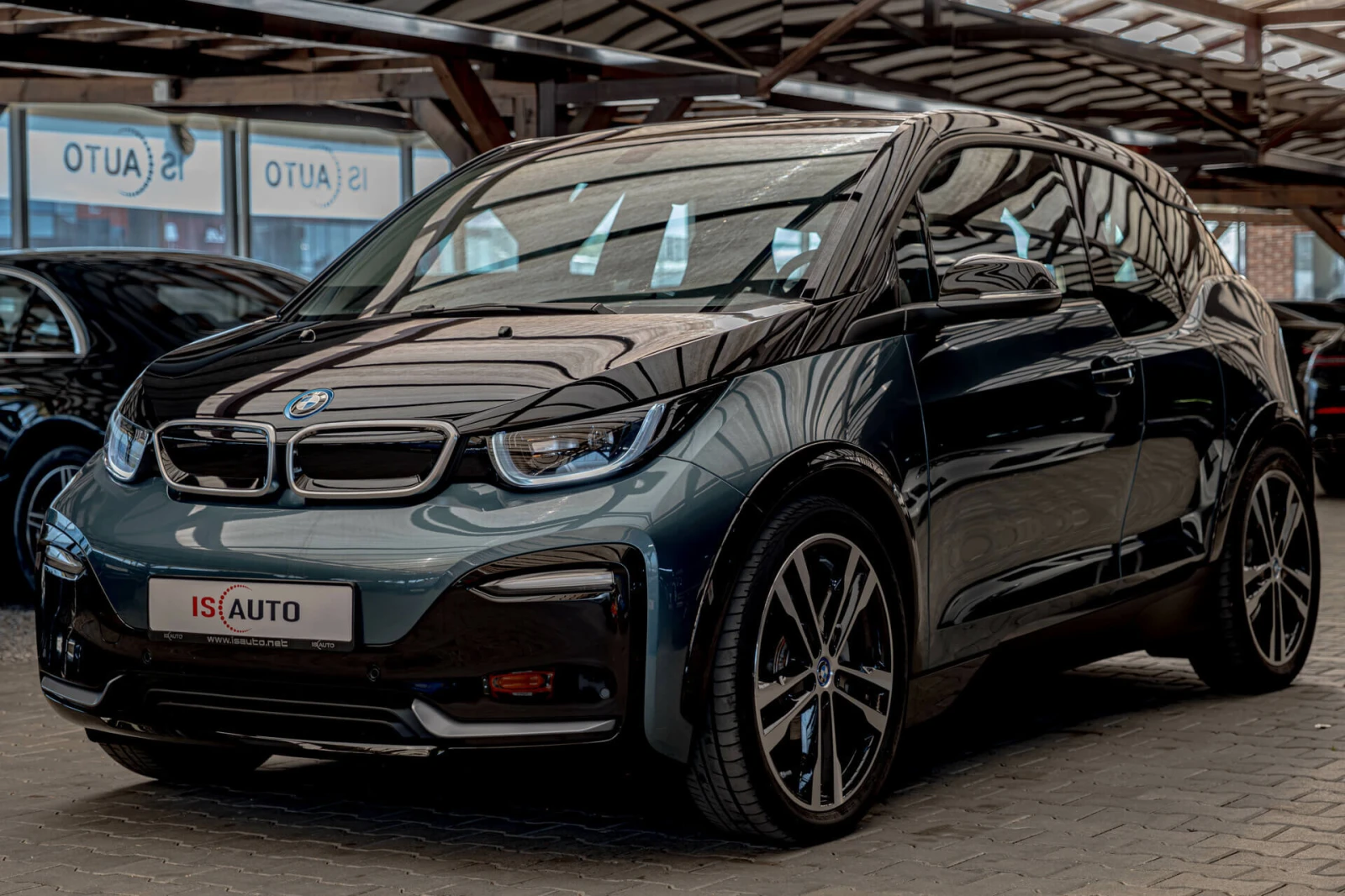 BMW i3 S/120ah/Adaptive LED/PDC/Подгрев - изображение 2