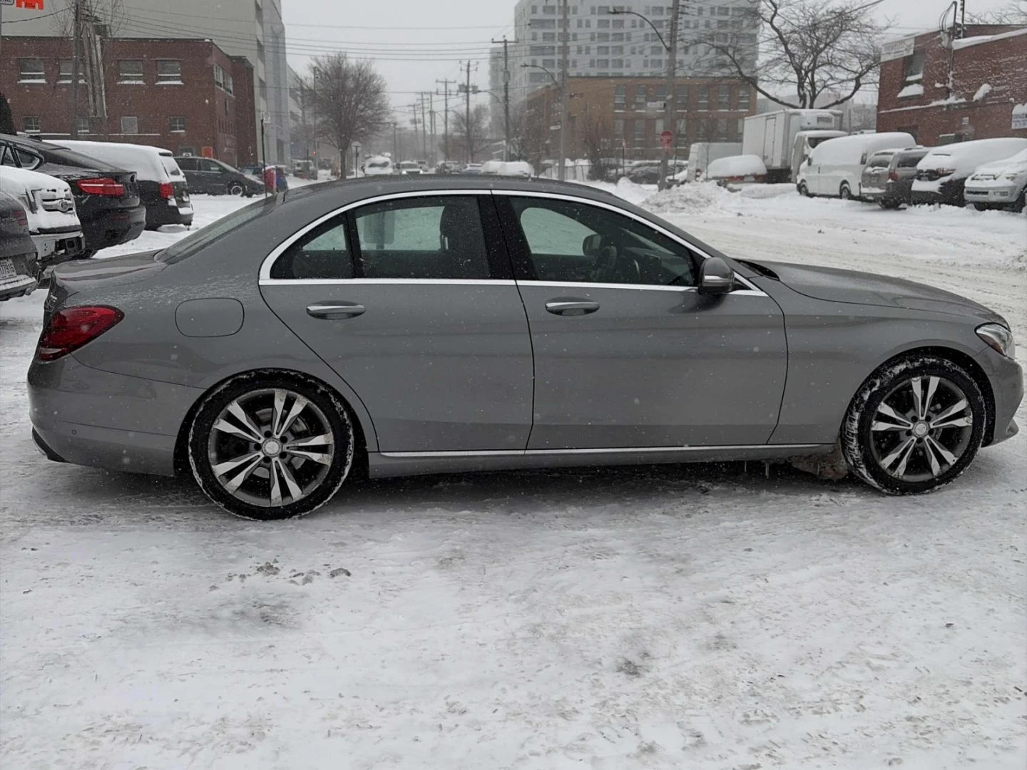 Mercedes-Benz C 300 2.0L TURBO 4MATIC  - изображение 3