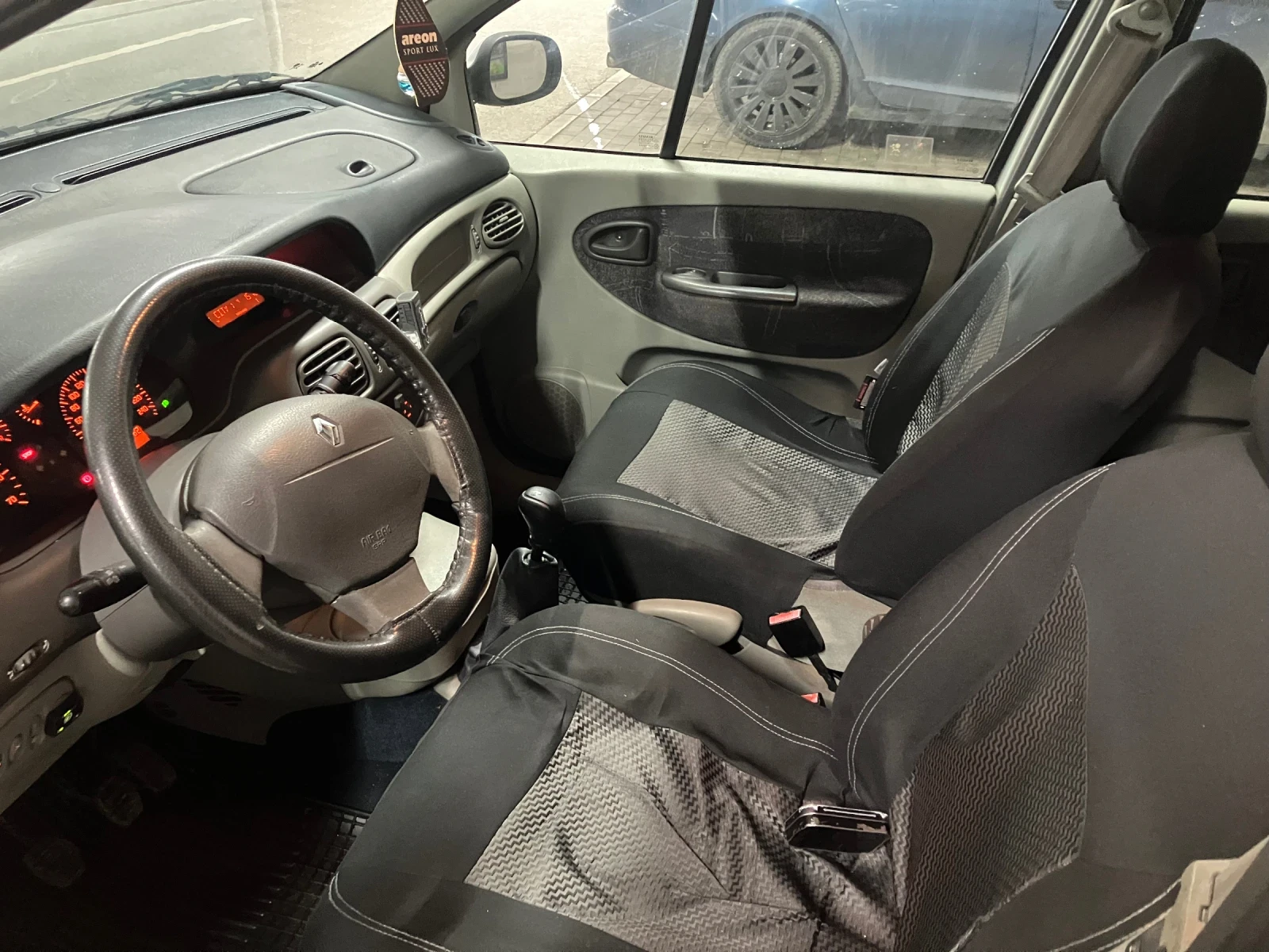 Renault Scenic, снимка 11 - Автомобили и джипове - 53773942