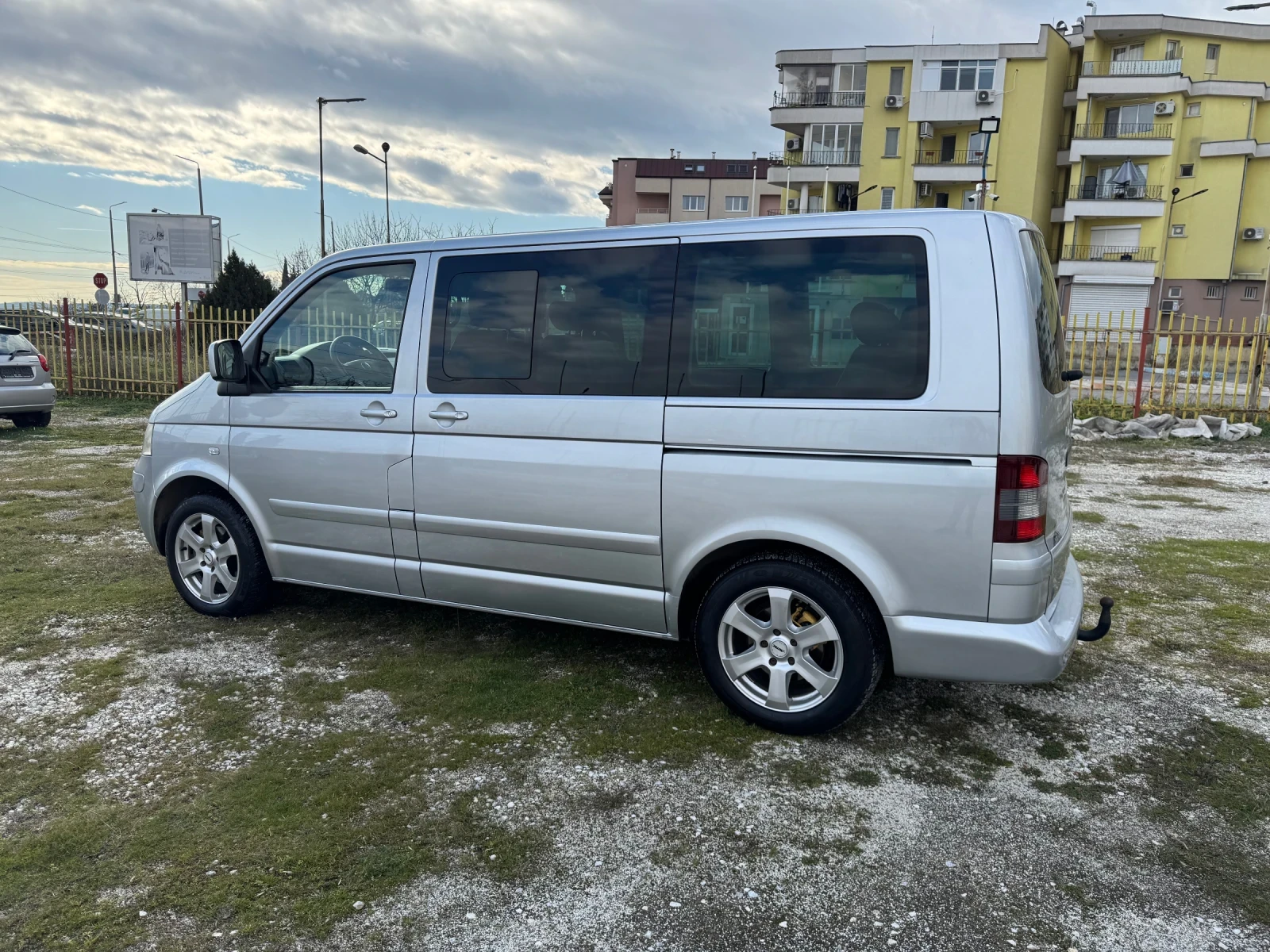 VW Multivan T5 2.5 TDI 174 2007, снимка 6 - Автомобили и джипове - 54208693