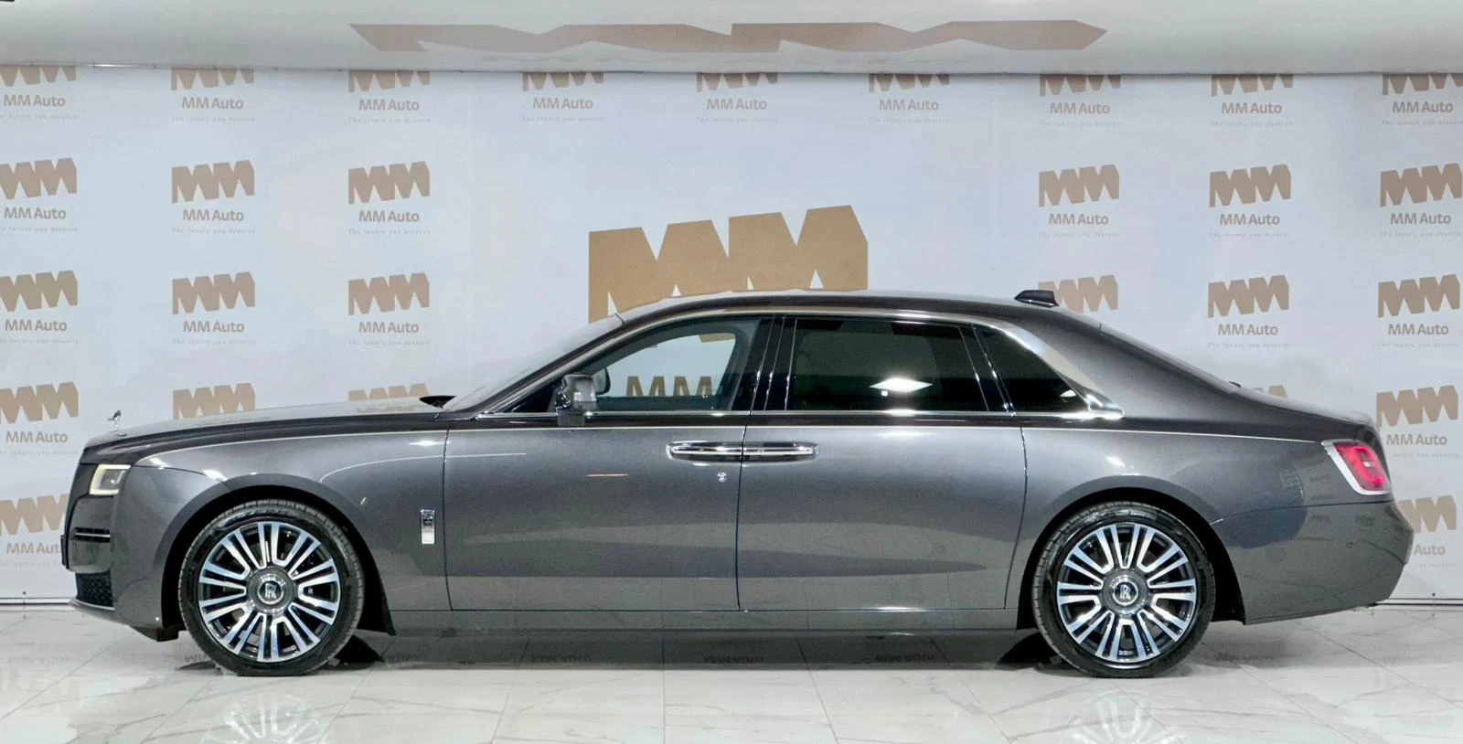 Rolls-Royce Ghost EWB* Massage* TV* HuD, снимка 2 - Автомобили и джипове - 54275876