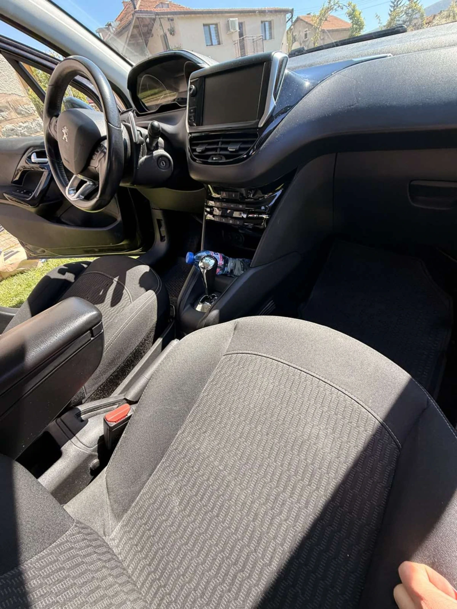 Peugeot 208, снимка 7 - Автомобили и джипове - 54516590