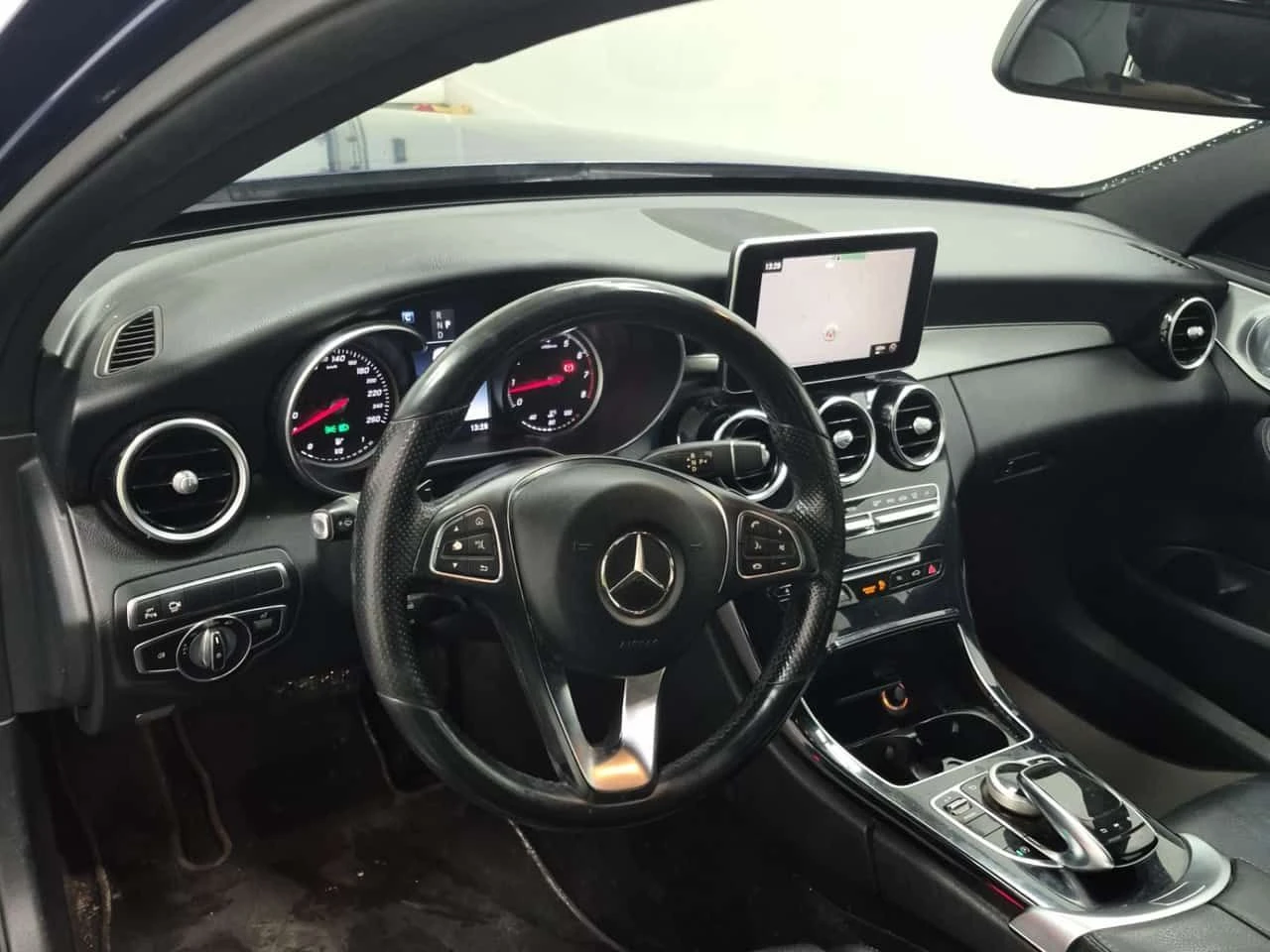 Mercedes-Benz C 300 * АВТОКРЕДИТ БЕЗ ПЪРВОНАЧАЛНА ВНОСКА, снимка 10 - Автомобили и джипове - 54628956