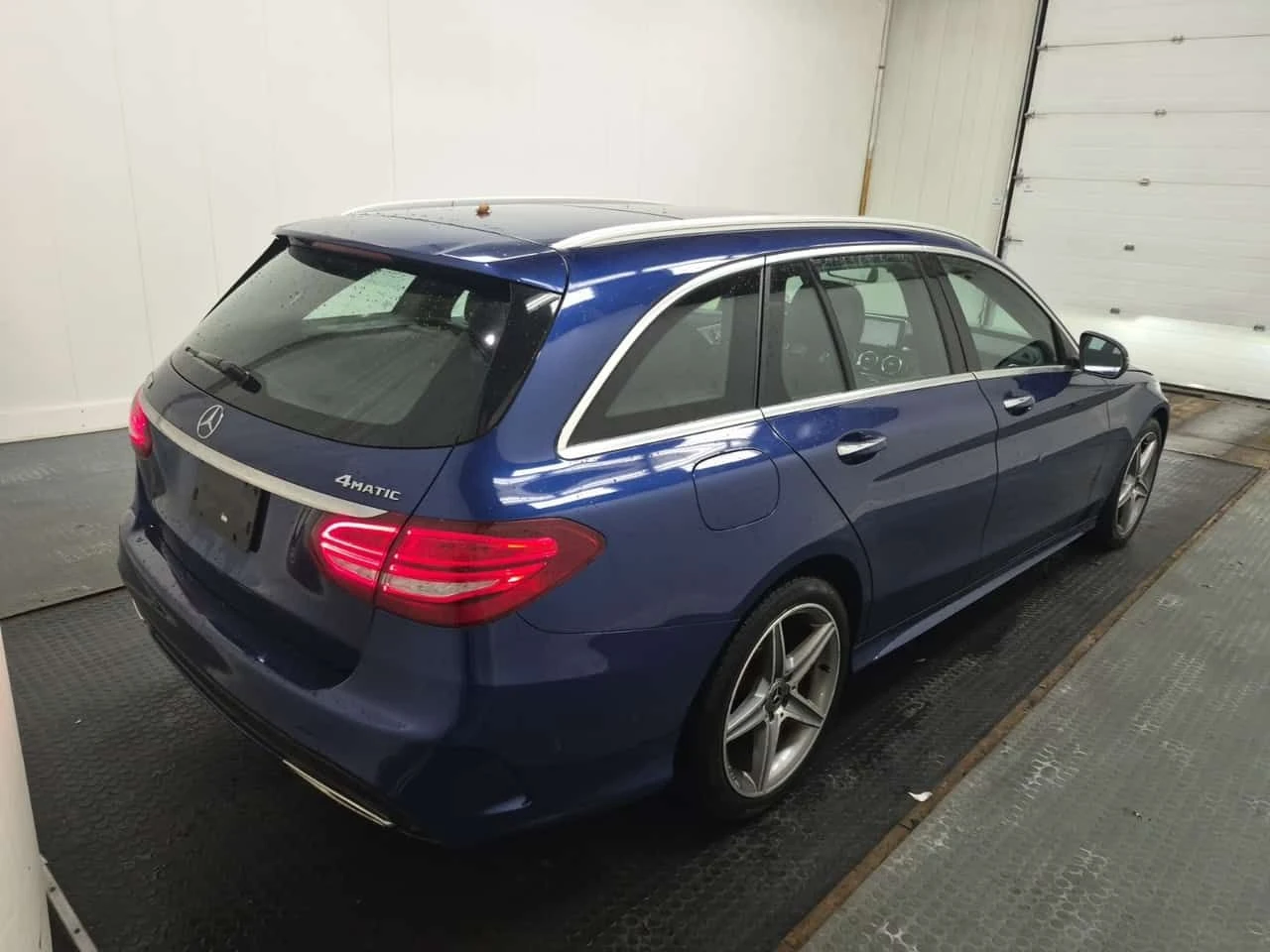 Mercedes-Benz C 300 * АВТОКРЕДИТ БЕЗ ПЪРВОНАЧАЛНА ВНОСКА, снимка 3 - Автомобили и джипове - 54628956