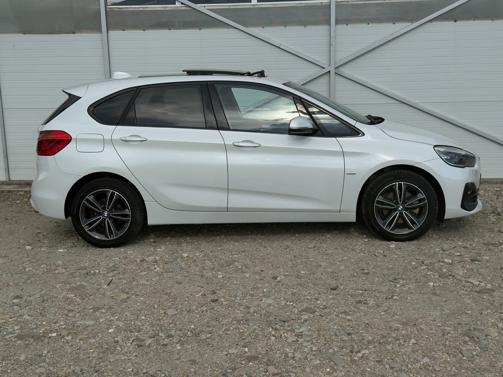 BMW 2 Active Tourer 218d M/Facelift/Head-up/Амбиент/Панорама/Лизинг, снимка 3 - Автомобили и джипове - 54692008
