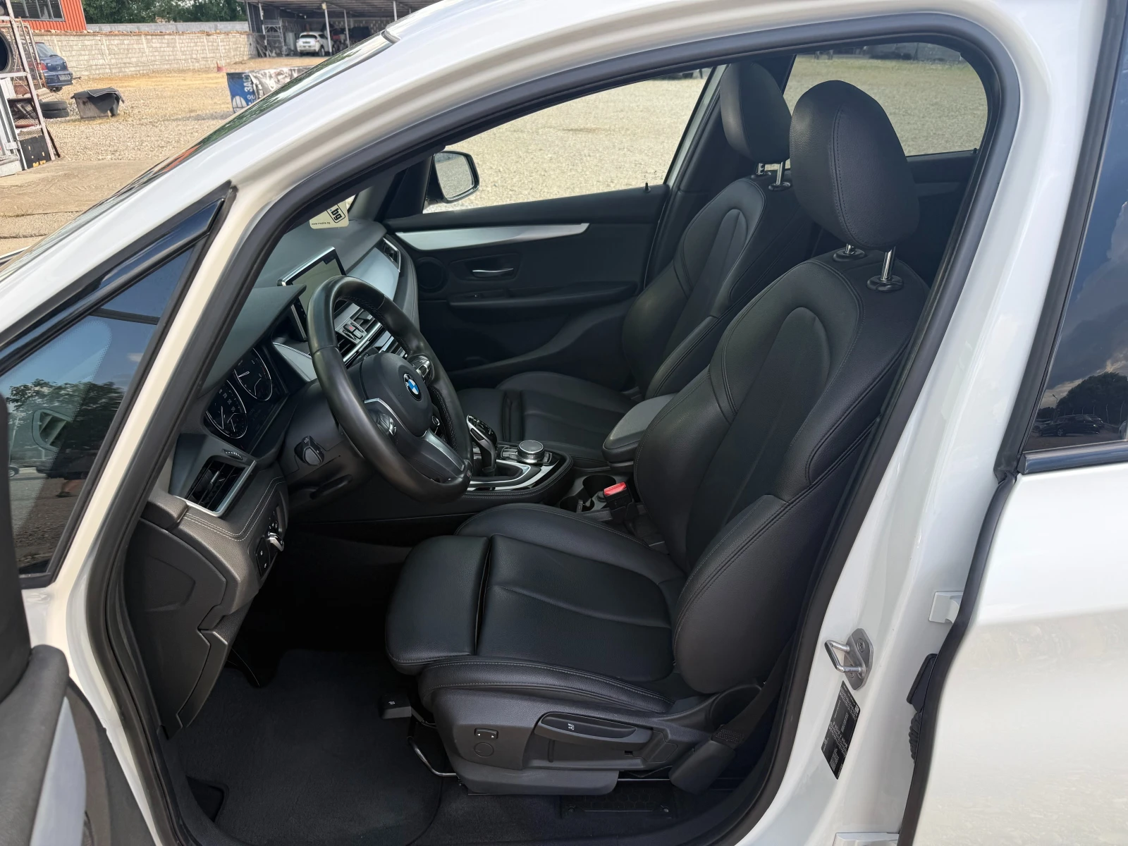 BMW 2 Active Tourer 218d M/Facelift/Head-up/Амбиент/Панорама/Лизинг, снимка 9 - Автомобили и джипове - 54692008