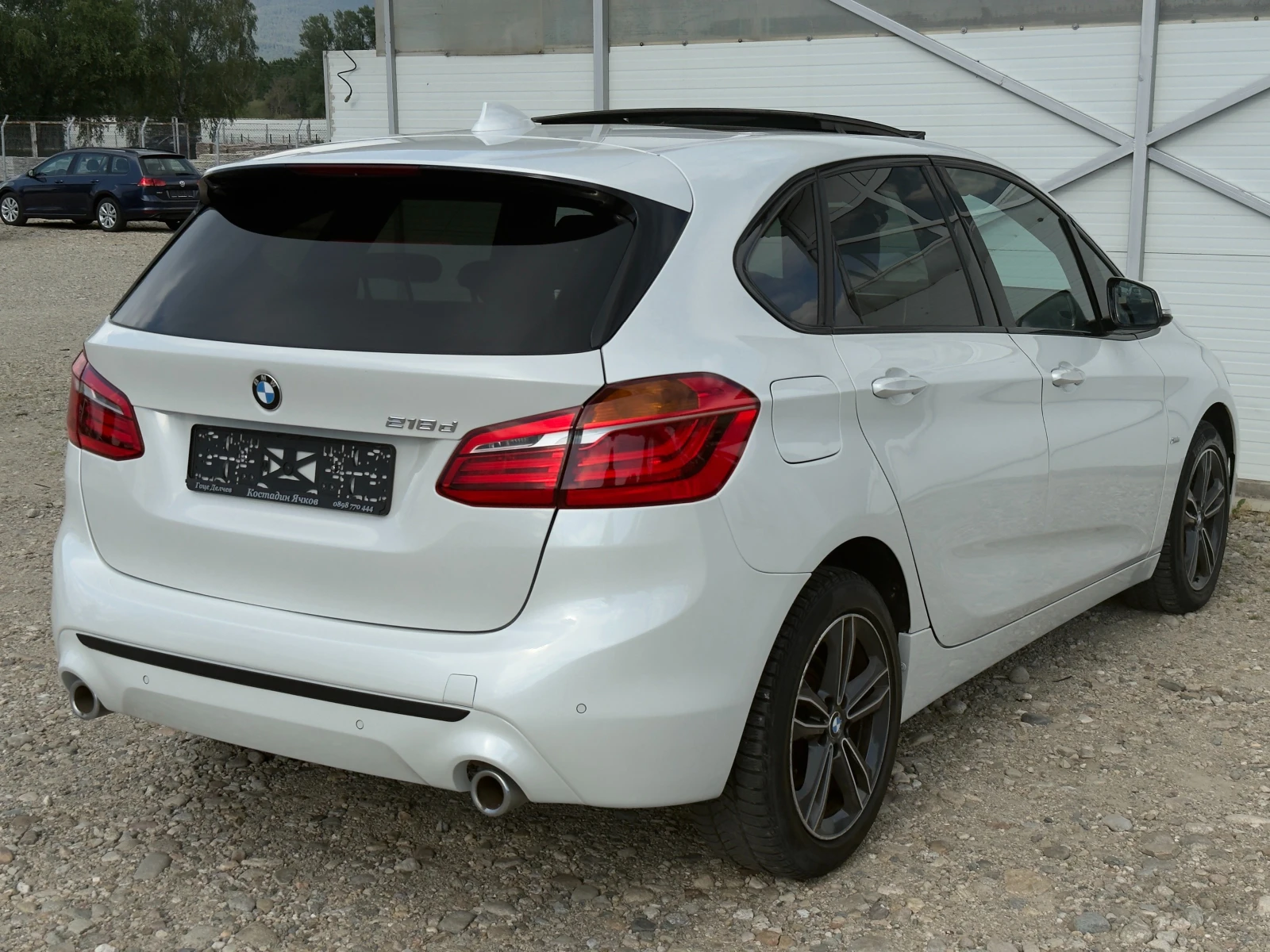 BMW 2 Active Tourer 218d M/Facelift/Head-up/Амбиент/Панорама/Лизинг, снимка 4 - Автомобили и джипове - 54692008