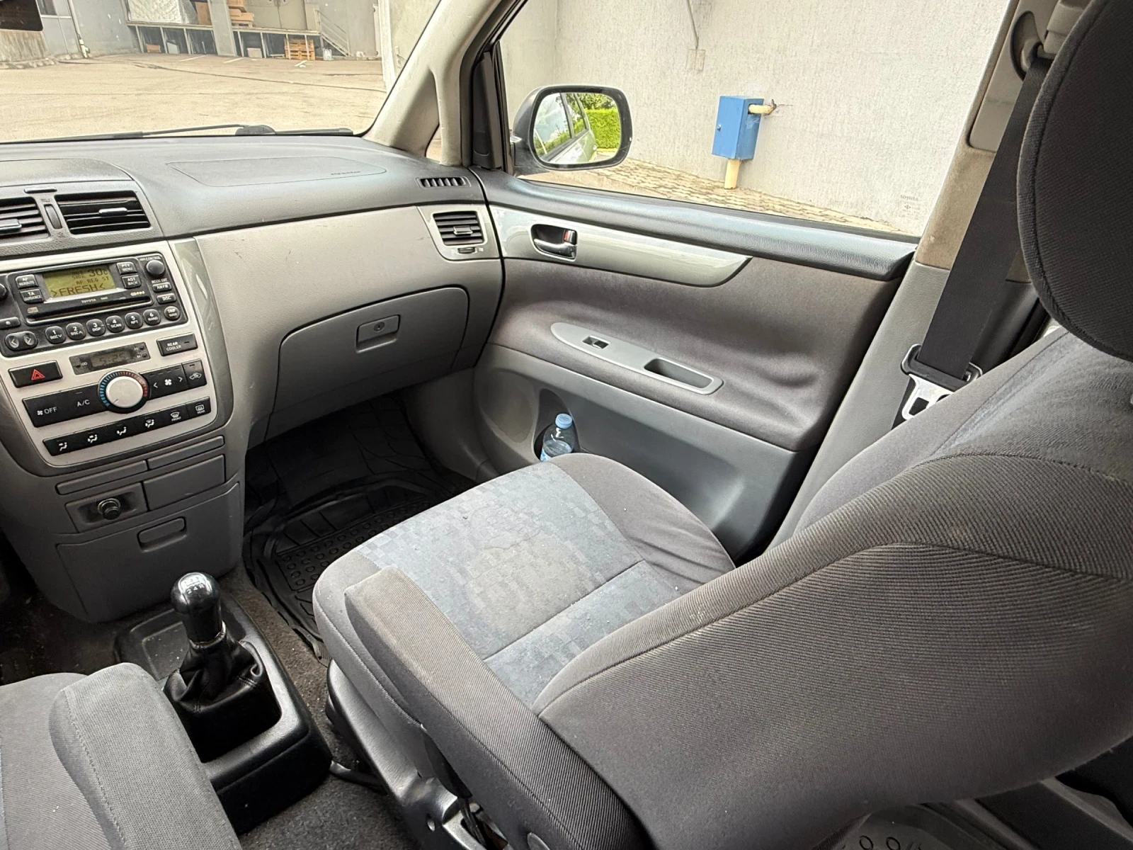 Toyota Avensis verso 2.0 dizel, снимка 11 - Автомобили и джипове - 55608098